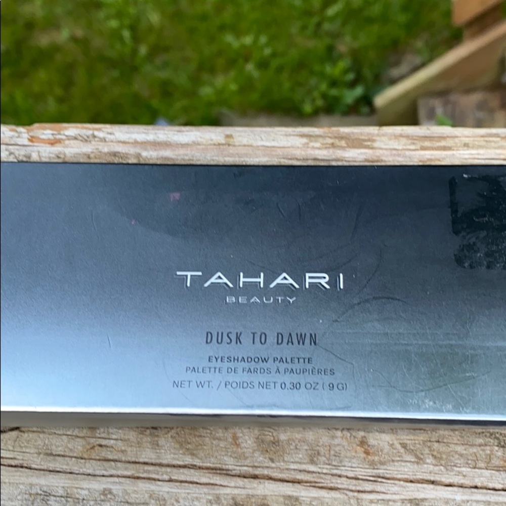 TAHARI Beauty Dusk to Dawn Eyeshadow Palette